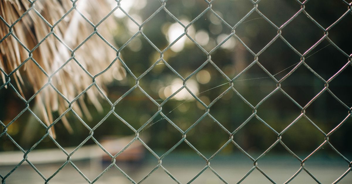 Common Legal Issues Faced by Commercial Fencing Contractors
