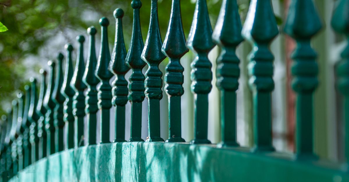 Comparing Price Estimates from Different Commercial Fencing Contractors