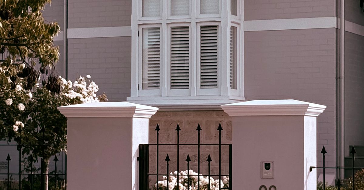 Key Considerations for Selecting Hinge Types for Gates