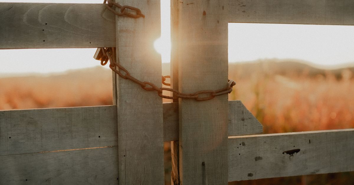 Safety Standards to Consider When Installing Commercial Fencing