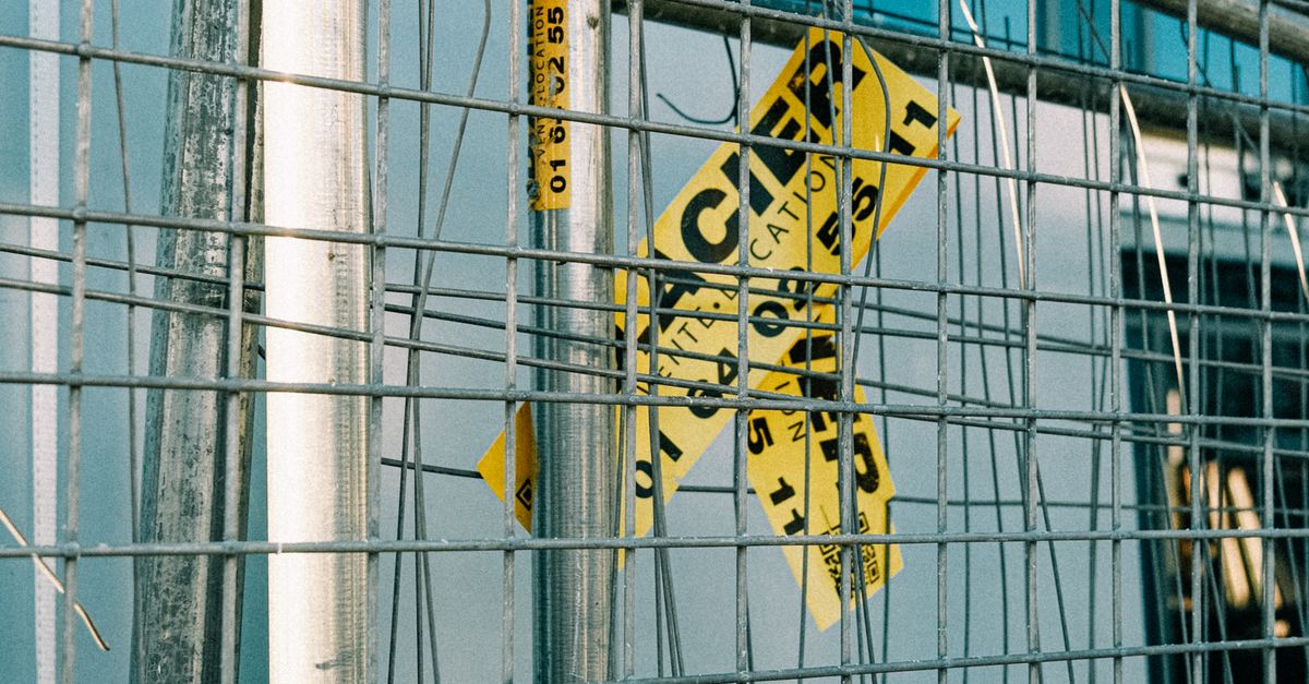 Selecting the Best Fencing Adhesives and Sealants