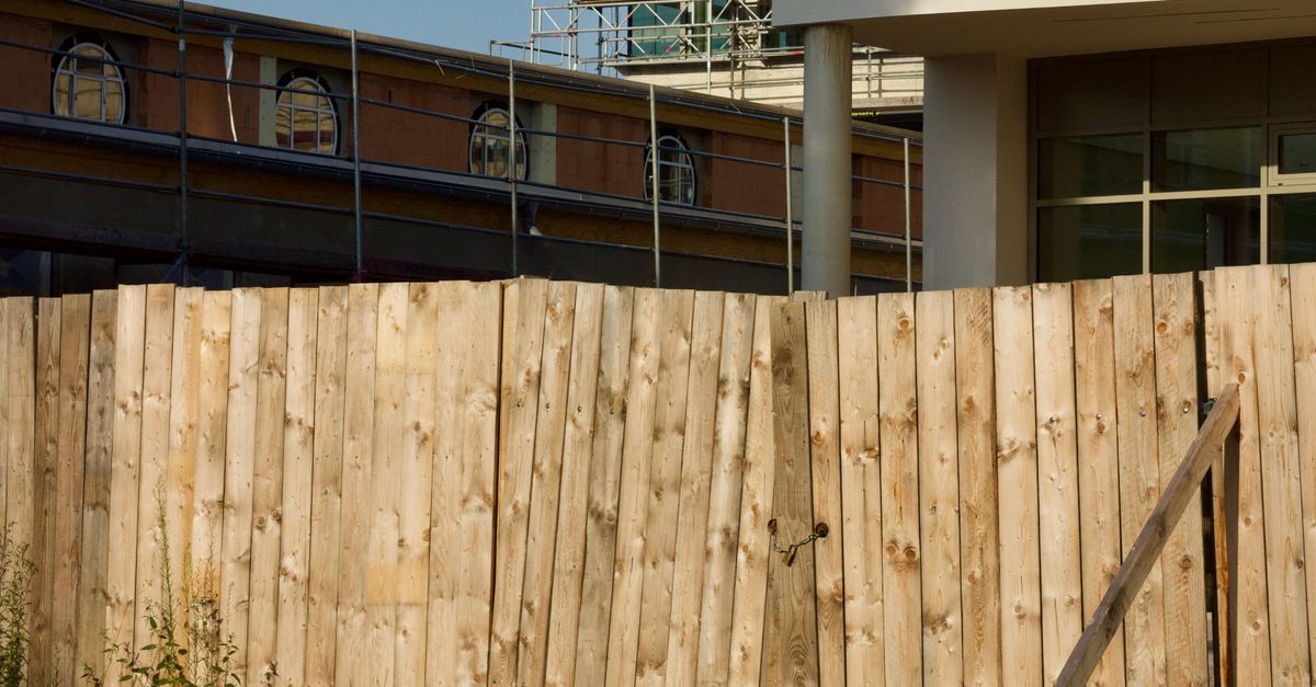 Troubleshooting Common Problems with Commercial Fences